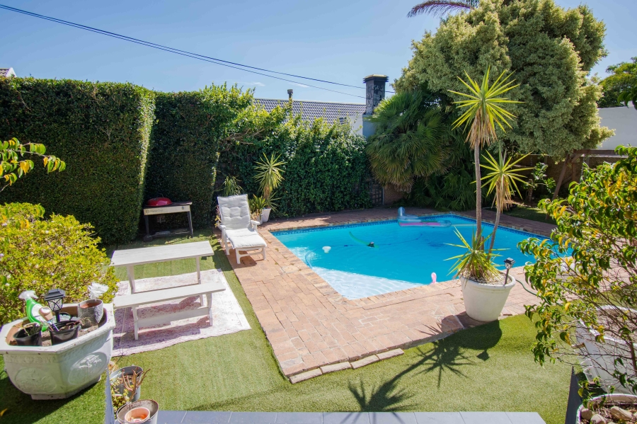 4 Bedroom Property for Sale in Parel Vallei Western Cape